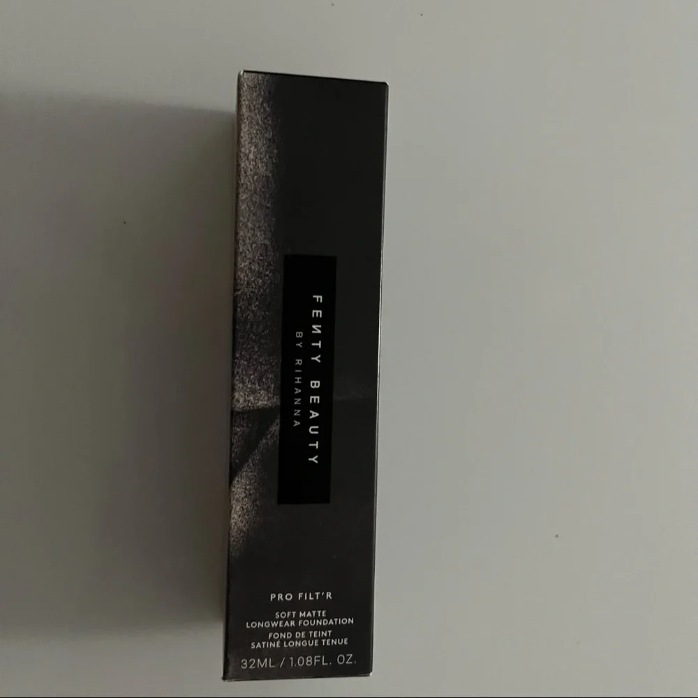 Fenty Beauty by Rihanna Pro Filt’r Soft Matte Longwear foundation